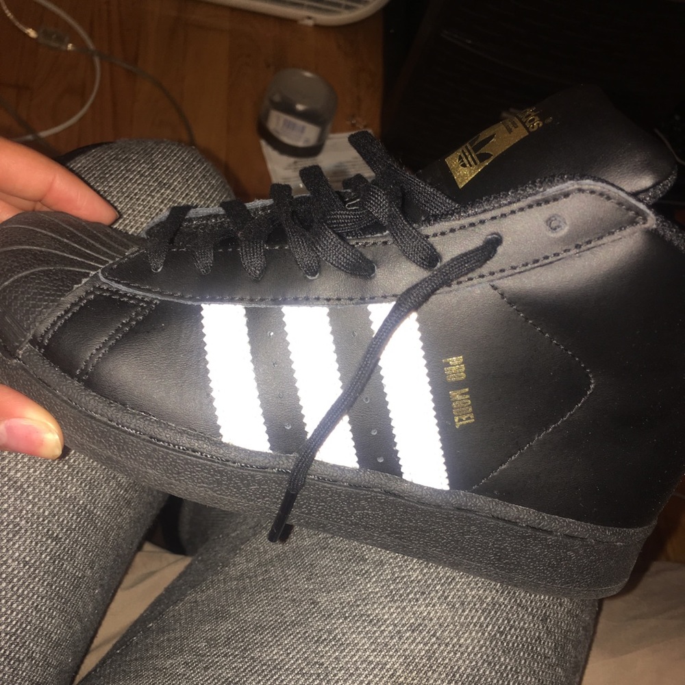 Kids adidas size 2 worn twice